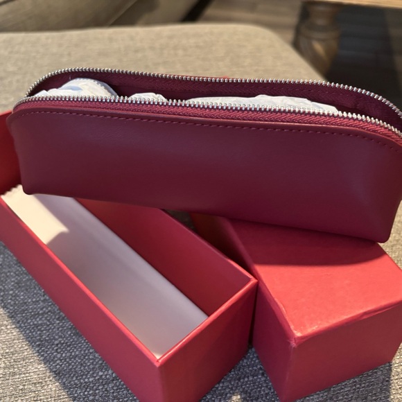 💄 Bally Makeup Travel Bag with Gift Box (Burgundy) - Picture 3 of 5